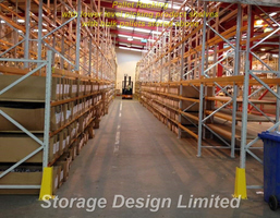Pallet racking with shelf levels